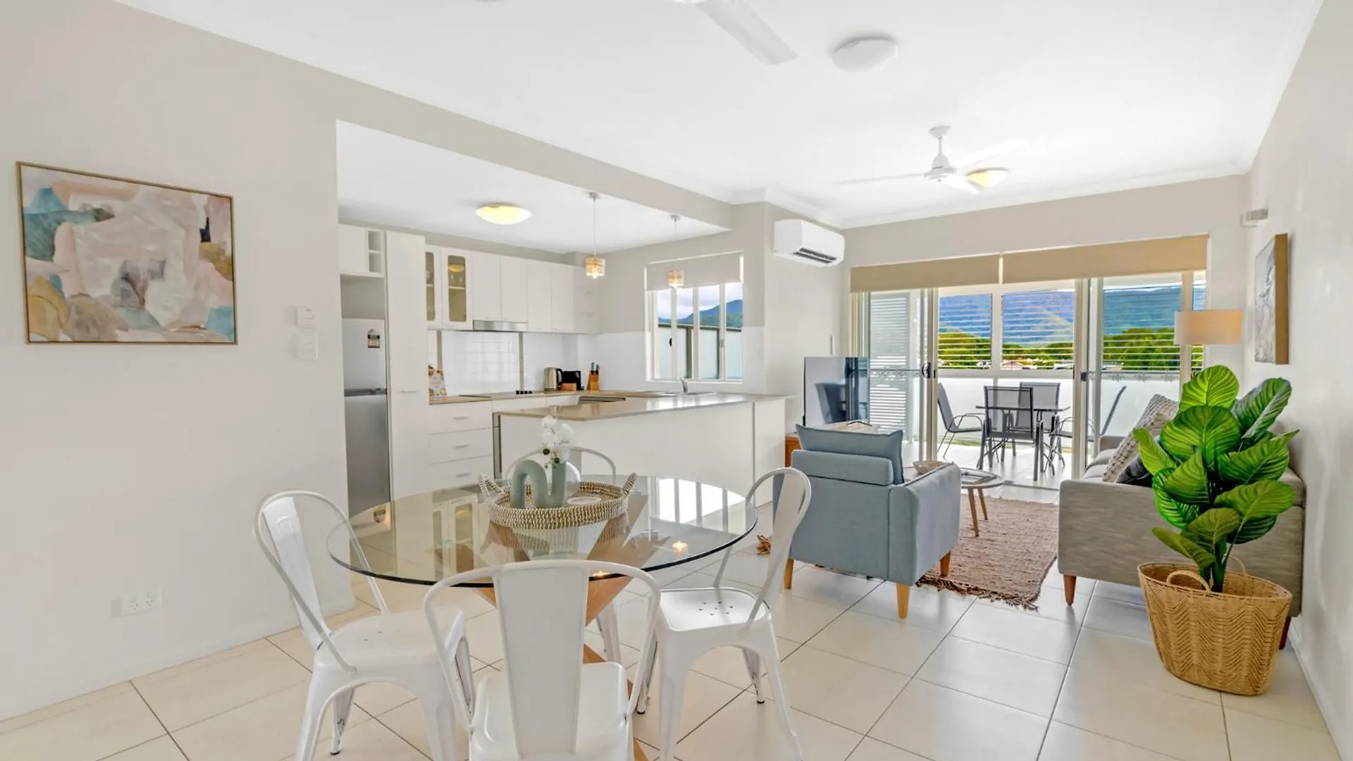 Trinity Beach Retreat With Pool And Scenic Views オーストラリア