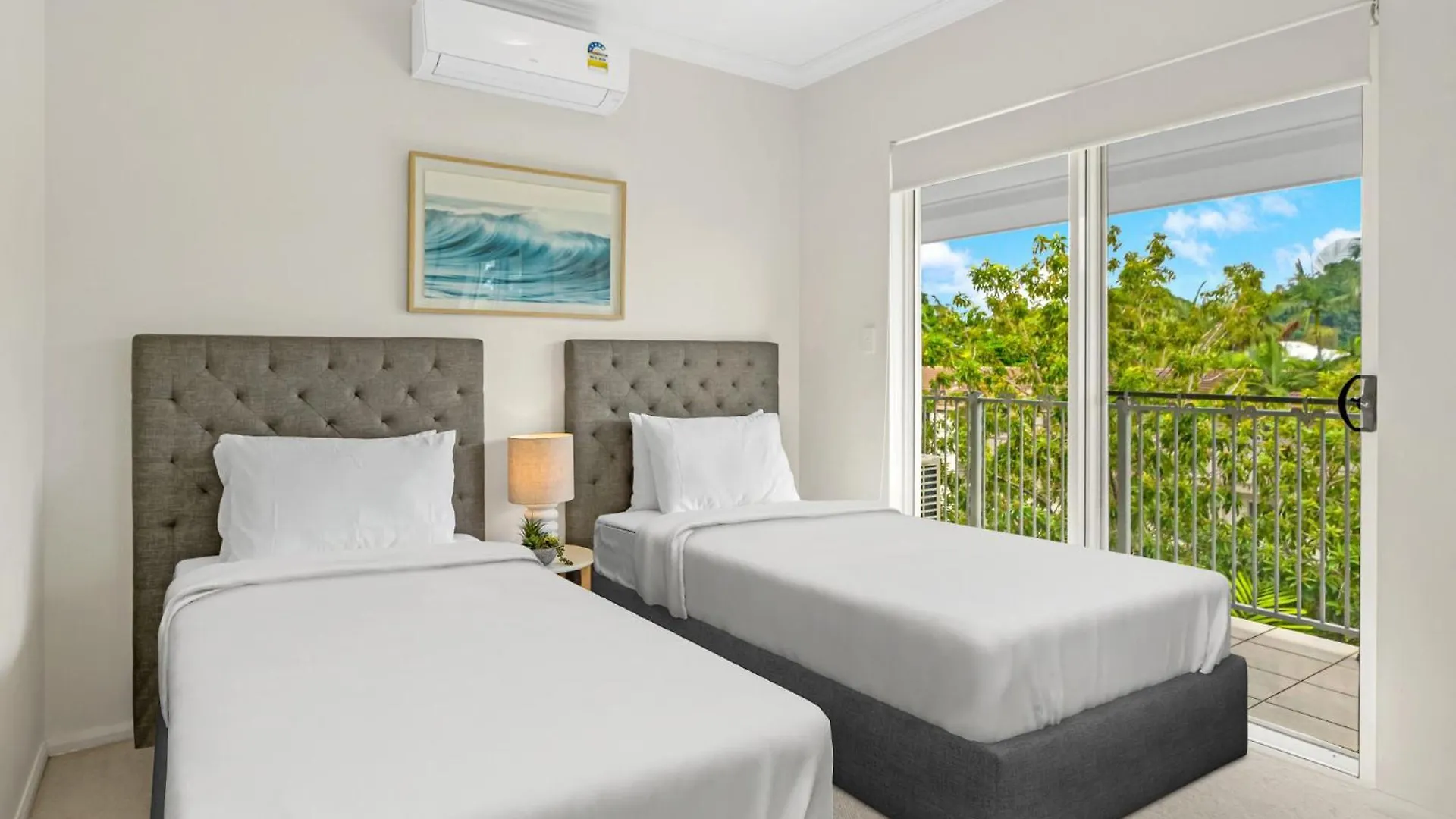 アパート Trinity Beach Retreat With Pool And Scenic Views